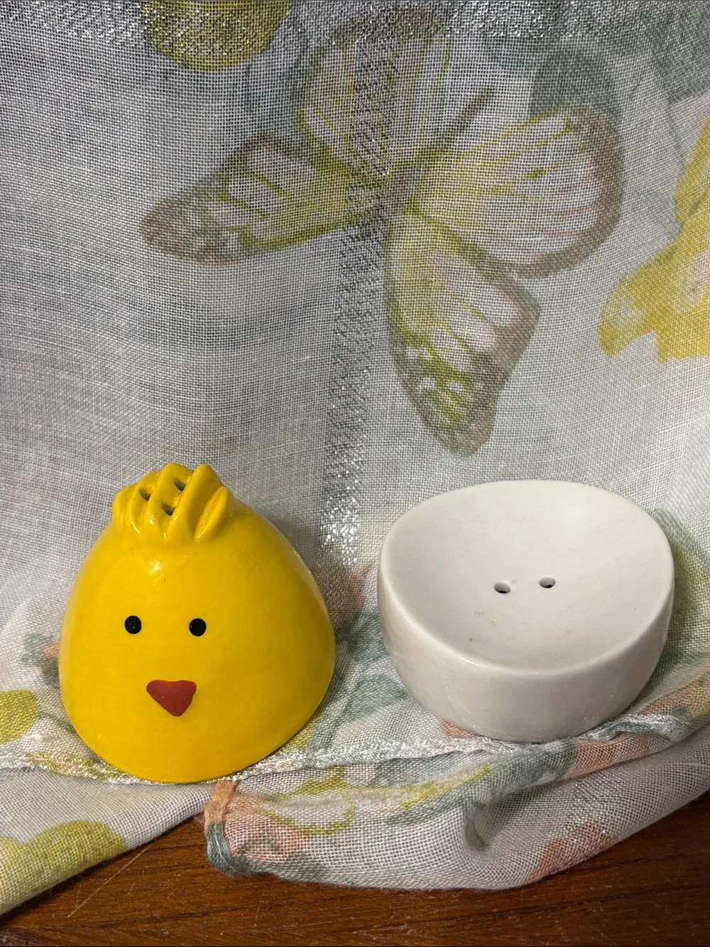 Yellow Chick Egg Salt and pepper Shaker - Cute Ceramic Kitchen Accessory